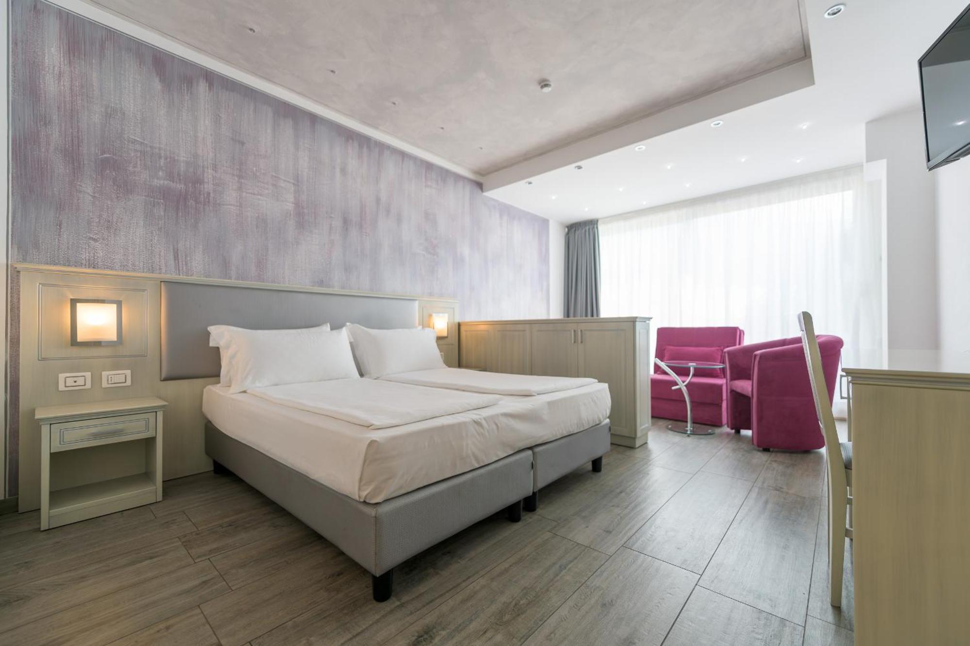 Deluxe Double or Twin Room Lake View
