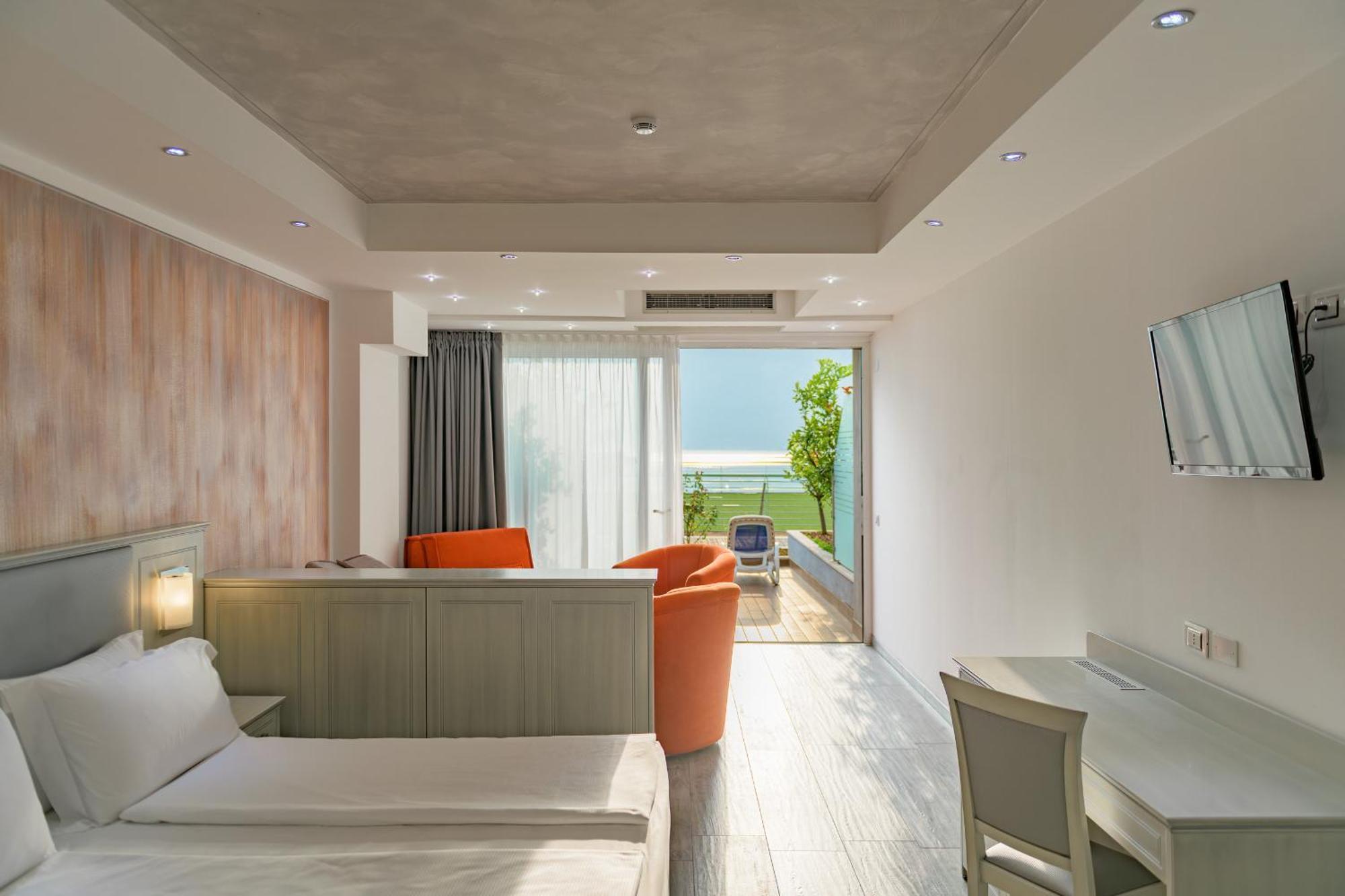 Deluxe Suite Spa Bath