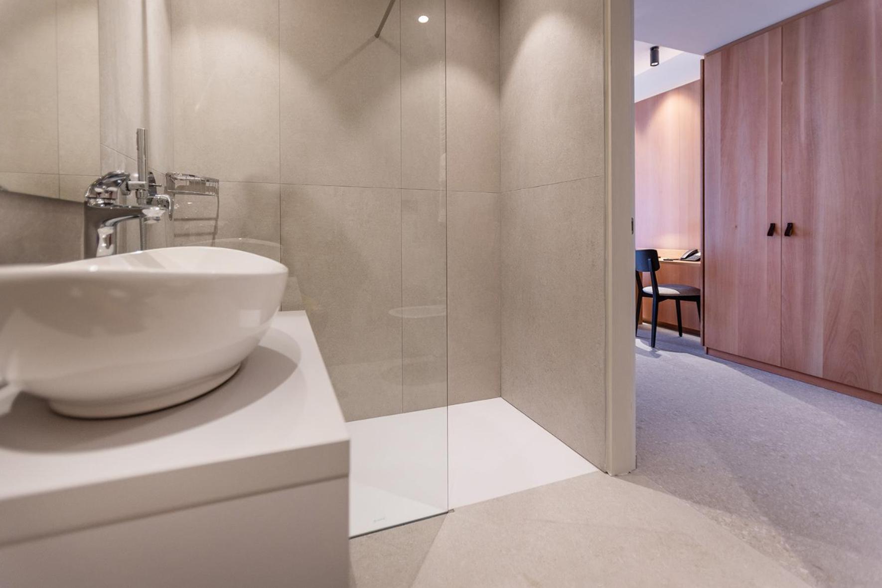 Junior Suite Balcony Lake View Spa Bath