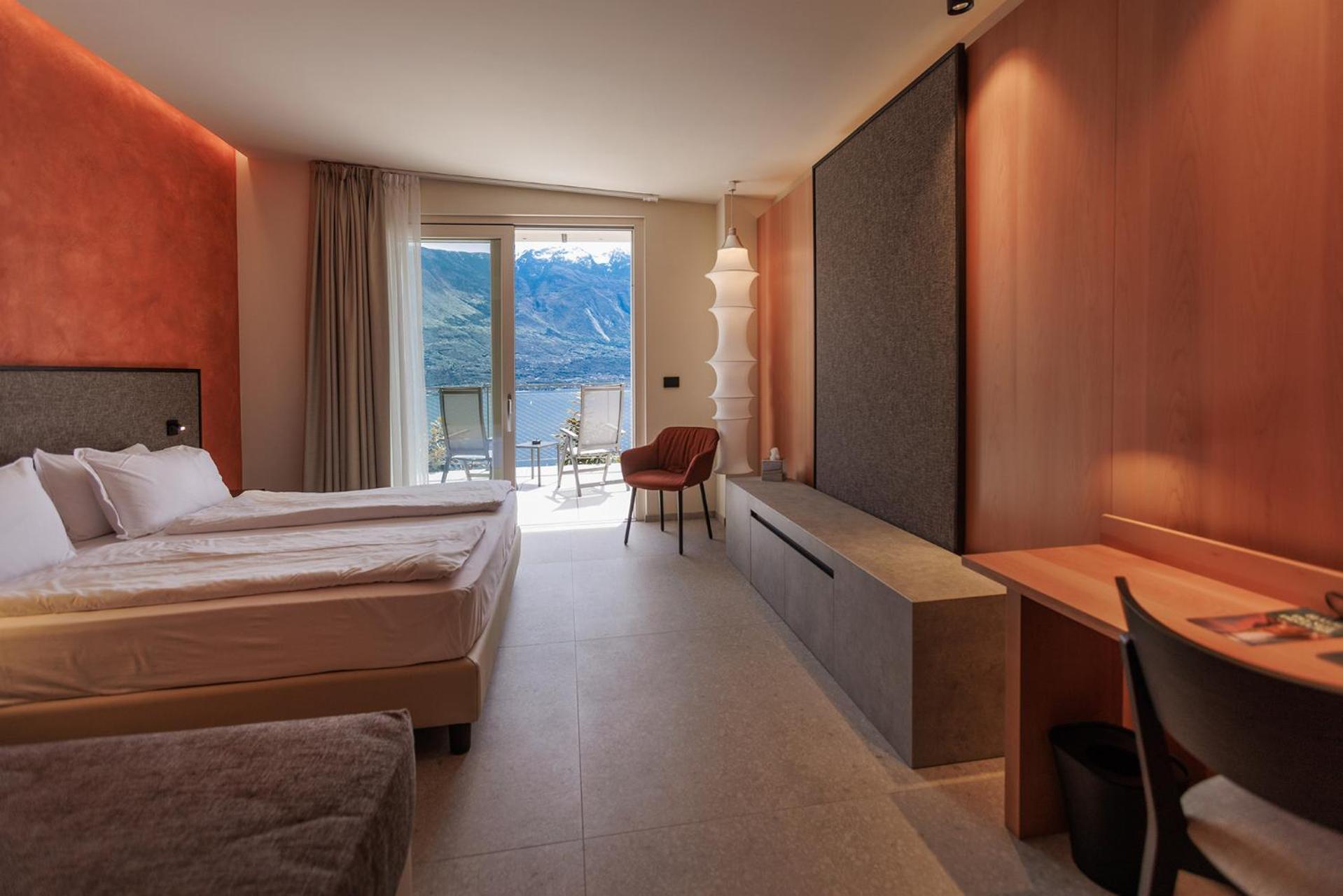 Junior Suite Balcony Lake View Spa Bath