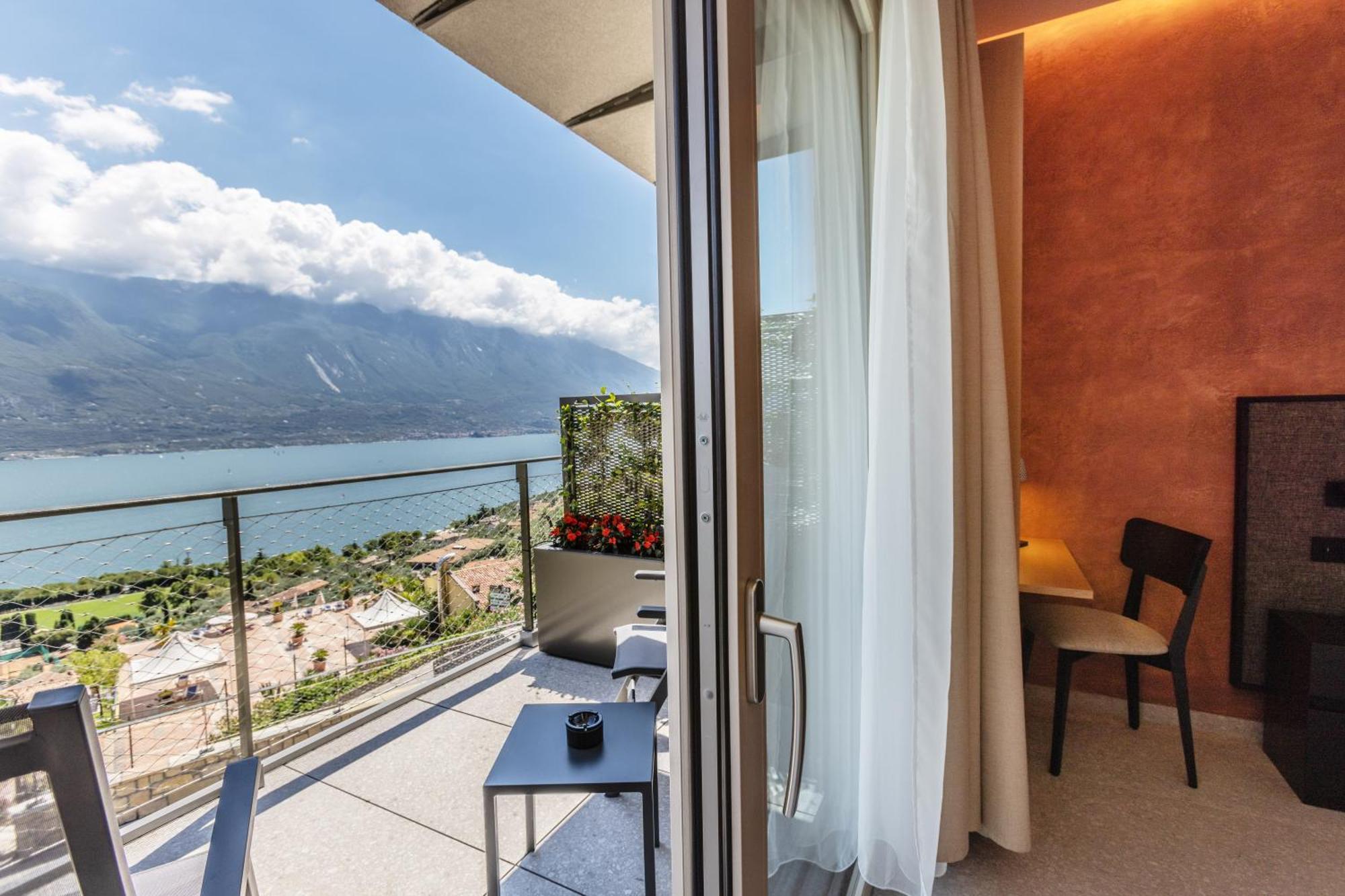 Superior Double Room Balcony Lake View
