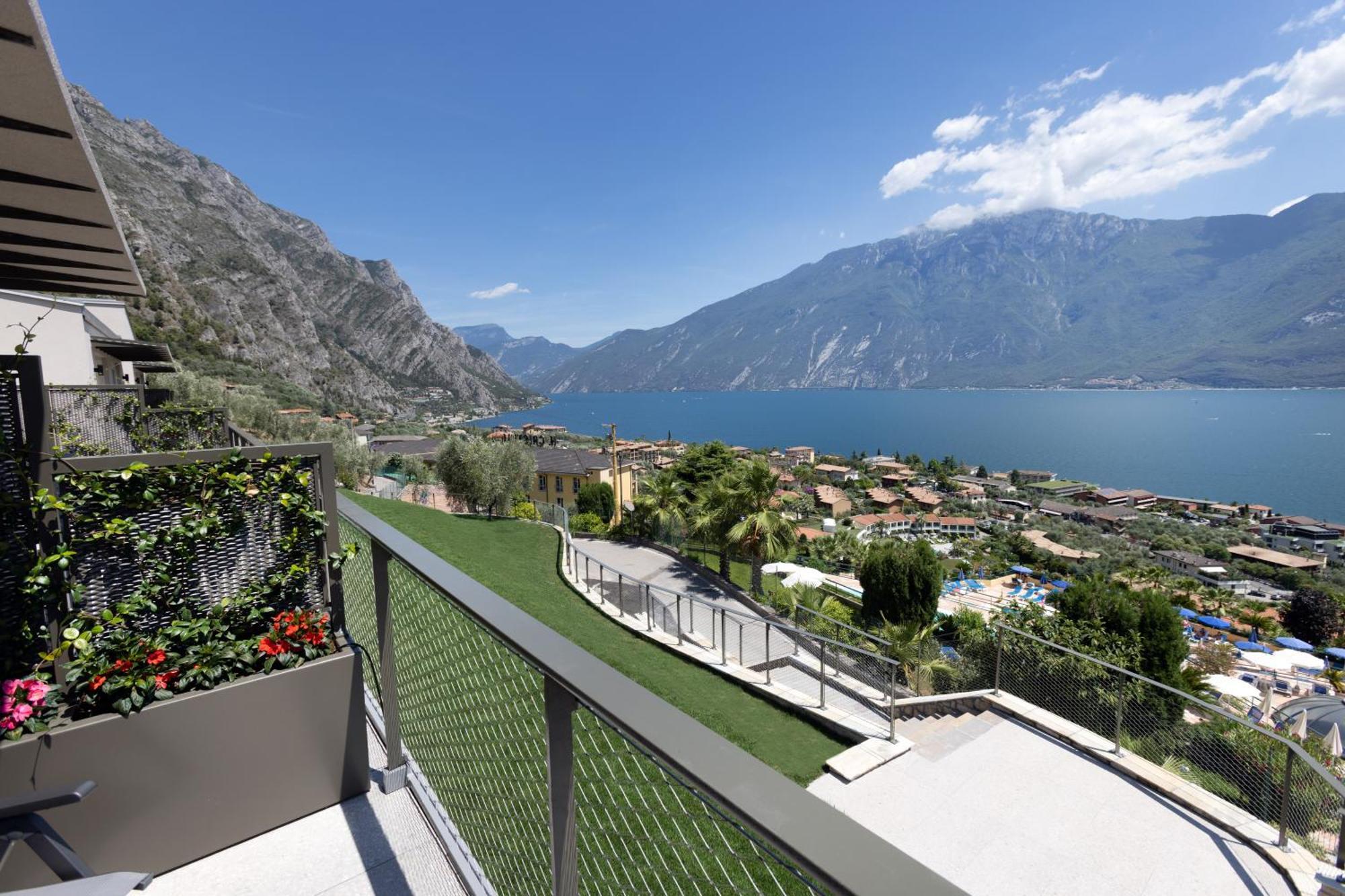 Superior Double Room Balcony Lake View