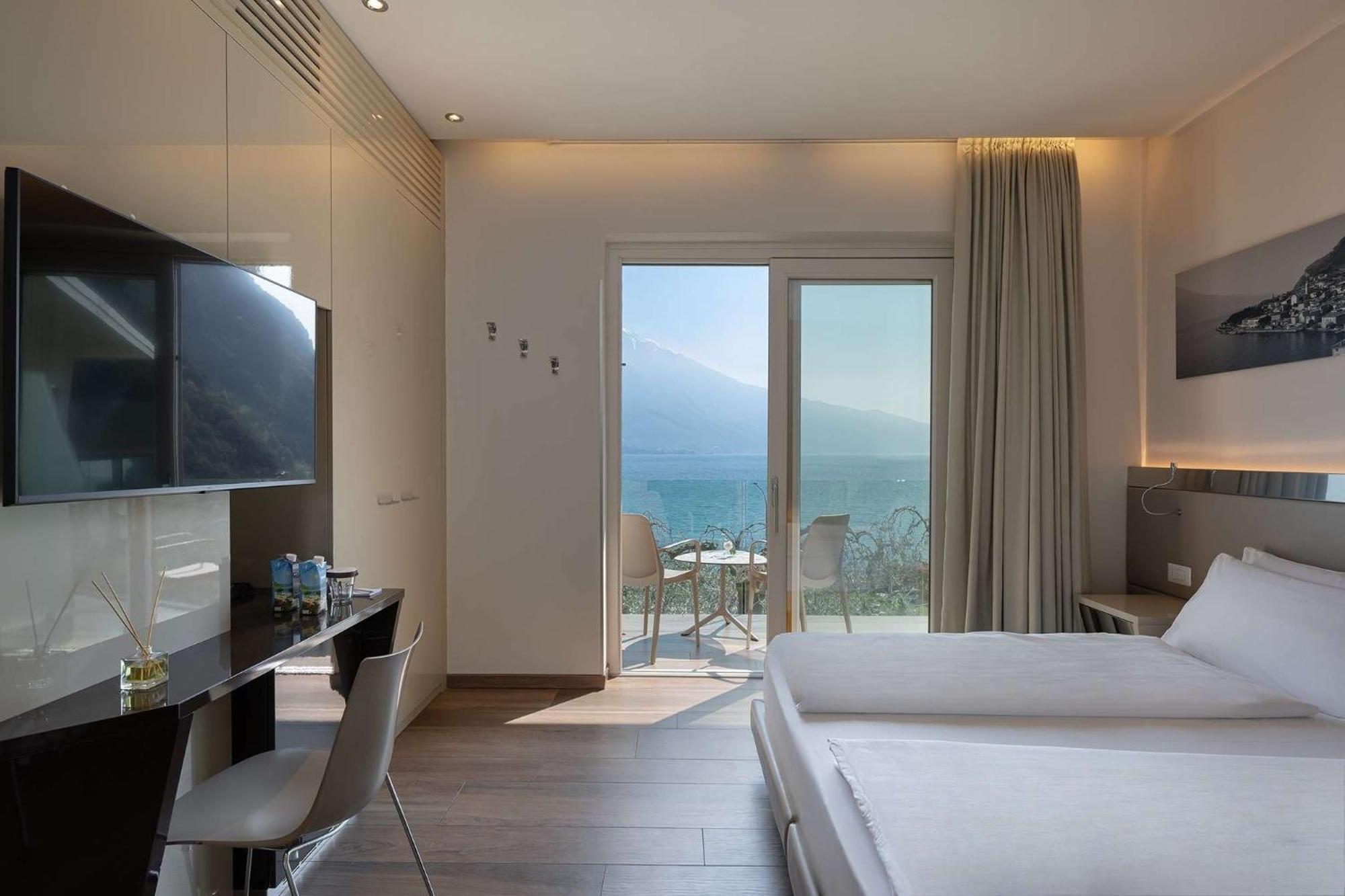 Superior Double or Twin Room Lake View Balcony