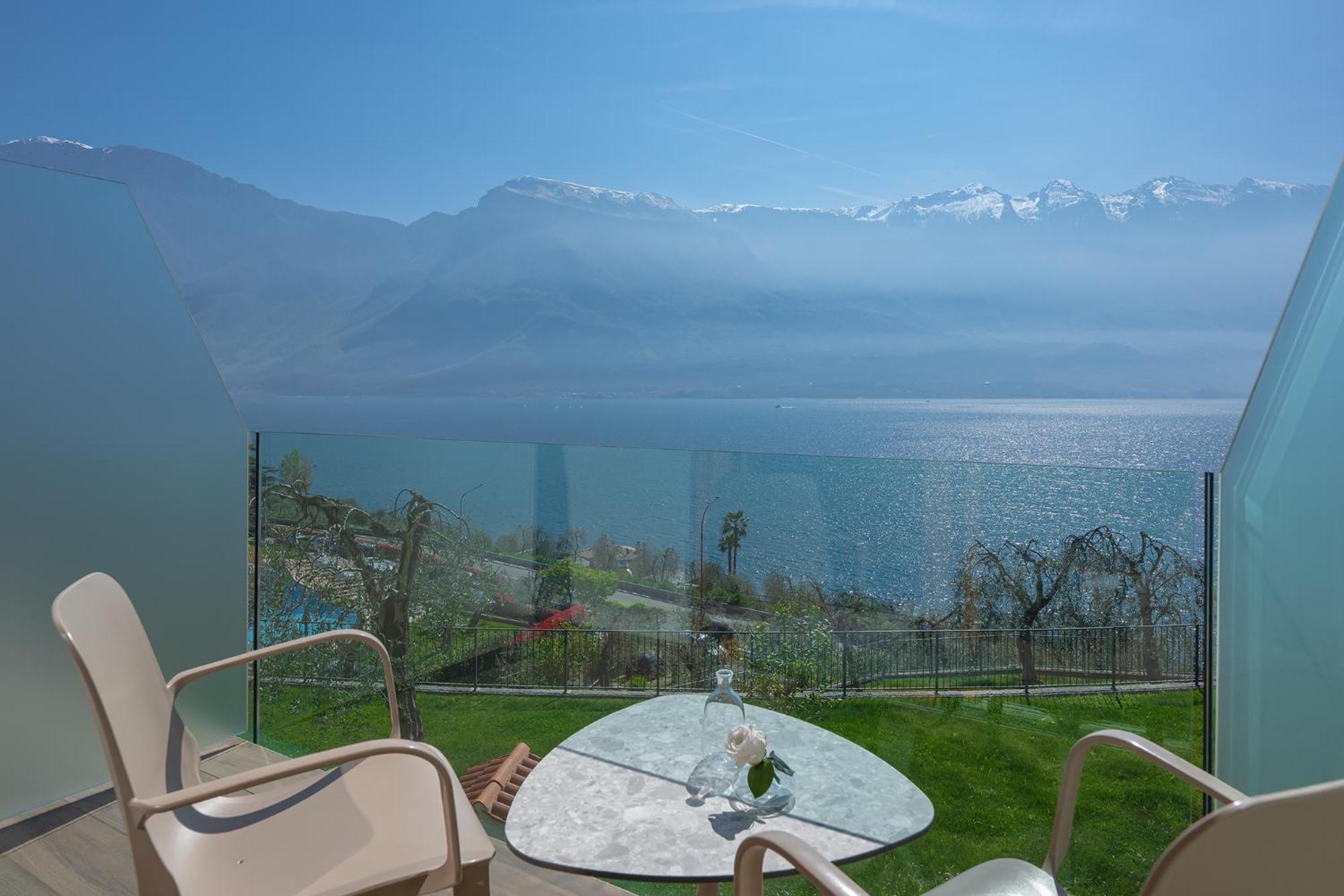 Superior Double or Twin Room Lake View Balcony