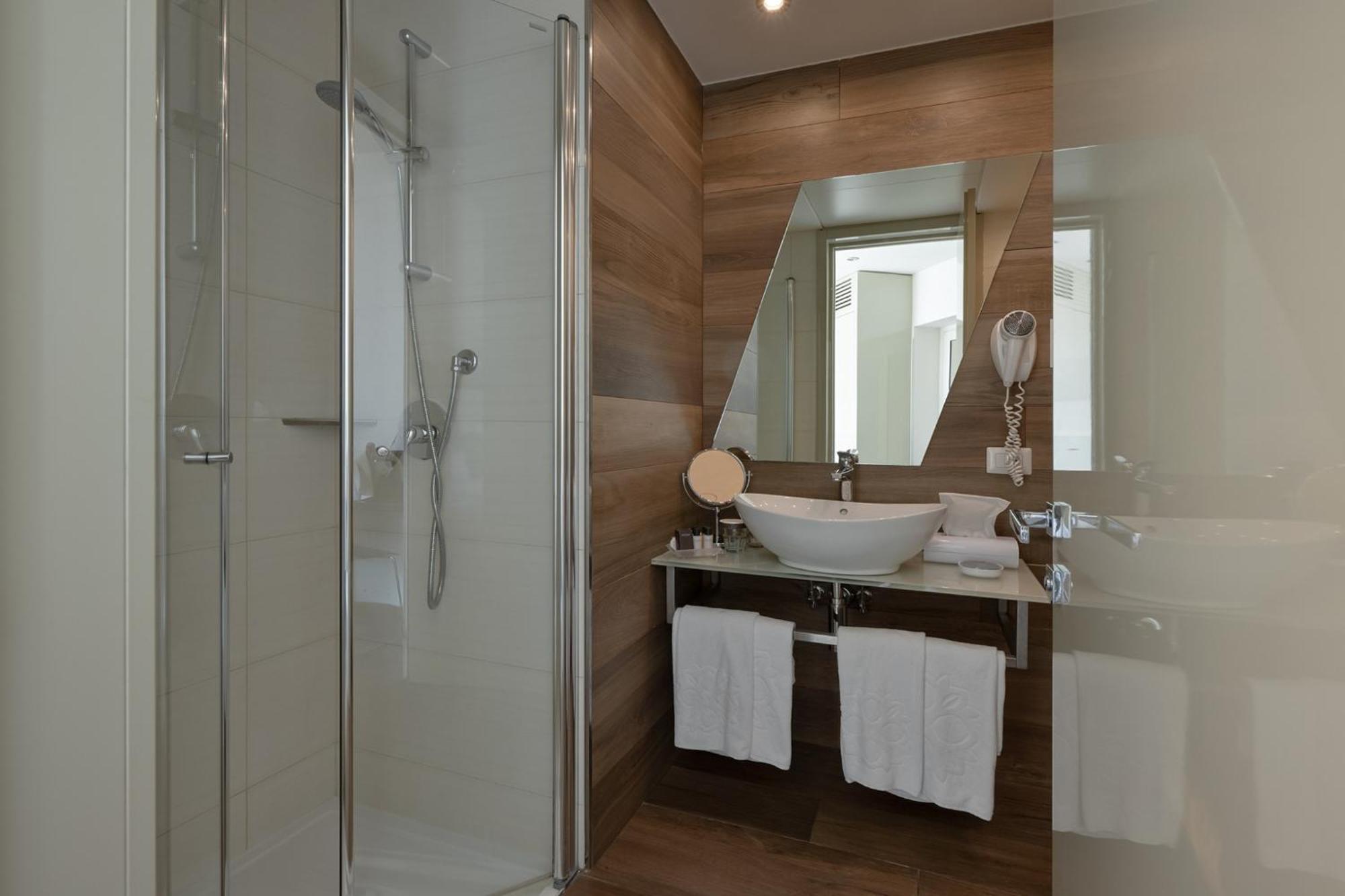 Superior Double or Twin Room Lake View Balcony